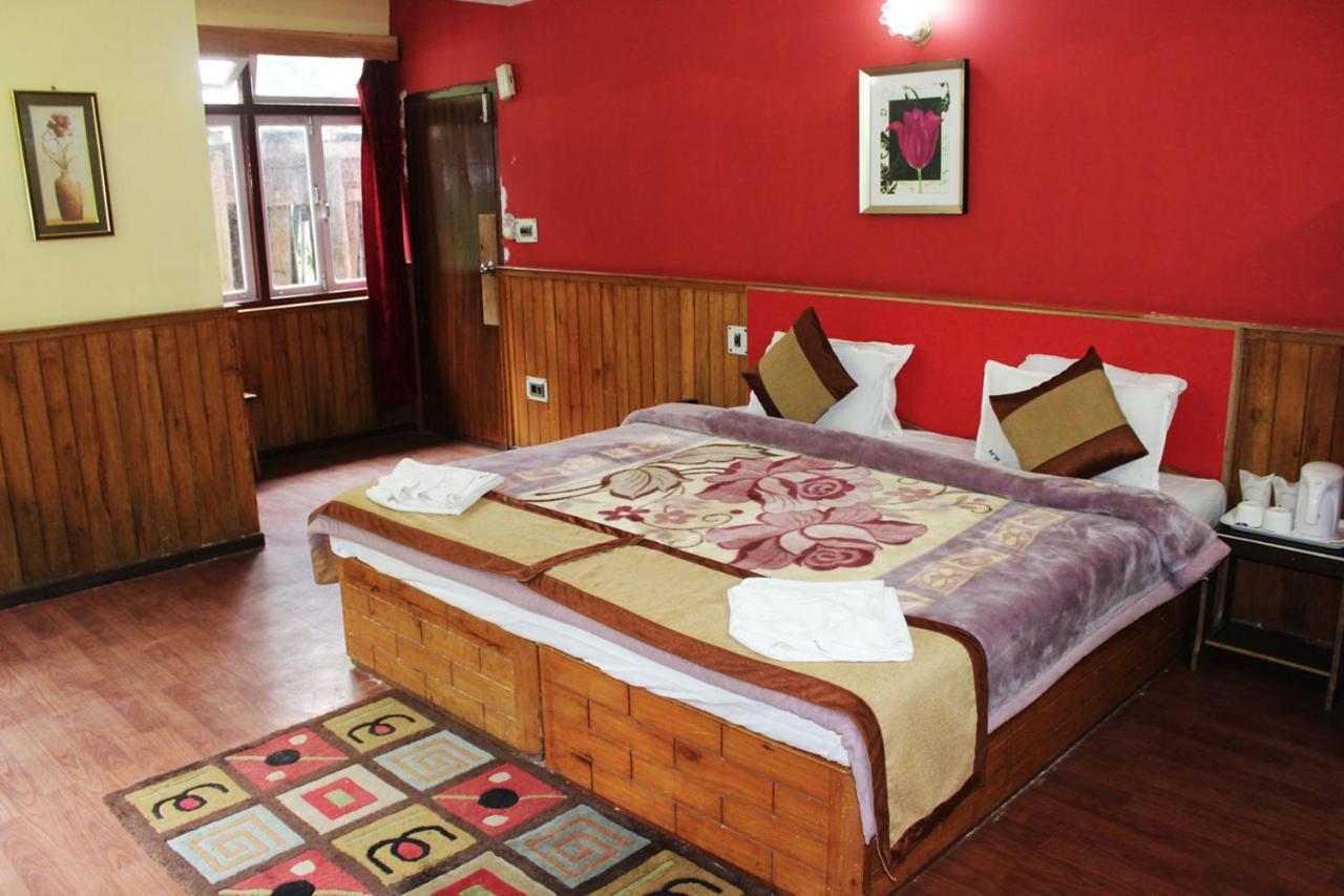 Norling Retreat Hotel Pelling Exterior photo