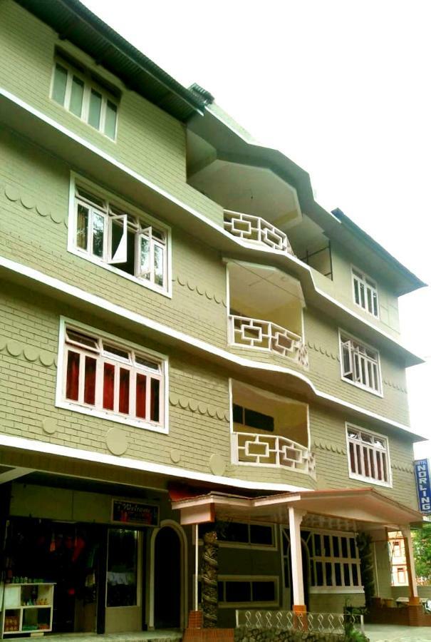 Norling Retreat Hotel Pelling Exterior photo